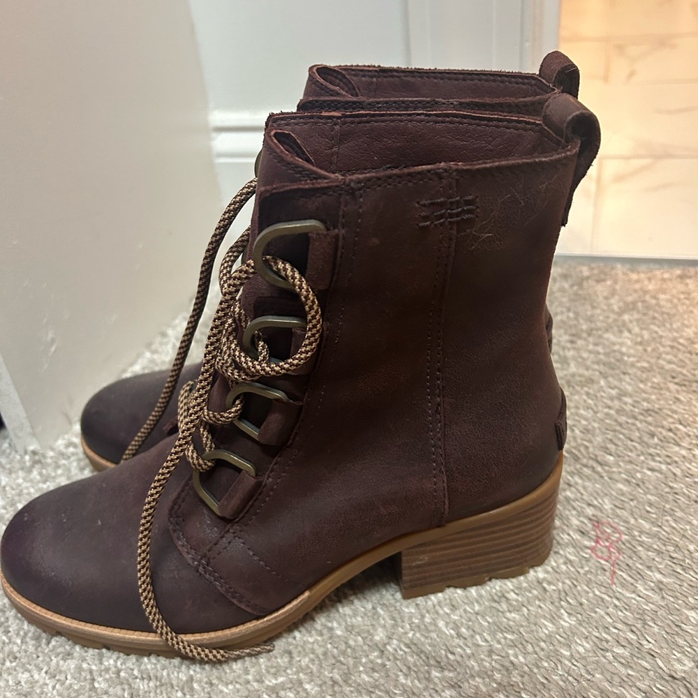 Sorel Women’s Lace Up Boots